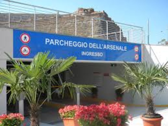 Savona, parcheggio dell'Arsenale: novità sulla gestione degli abbonamenti