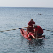 Bimbo soccorso in mare a Celle: simulazione con l'ausilio dei bagnini e della Croce Rosa (FOTO e VIDEO)