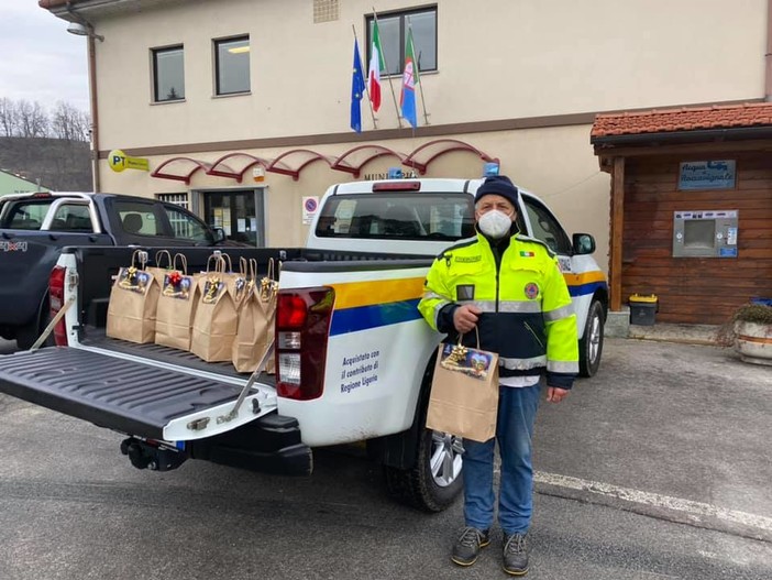 Doni per gli anziani a Roccavignale: l'iniziativa del comune per Natale (FOTO)