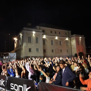 Andora, in 2.500 ai giardini Tagliaferro a ballare per lo spettacolo di Dj Sonik