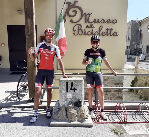 Sulle strade storiche di Giro d'Italia e Tour de France: l'impresa di Davide e Luca, giovani ciclisti valbormidesi (FOTO)