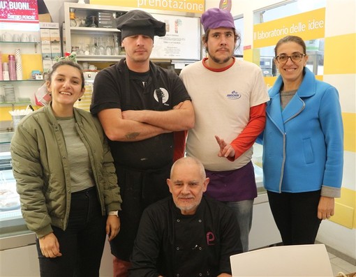 Alassio: applausi per i colori e sapori floreali dei gelati di Perlecò. Grande successo per le nuove De.Co.  il sorbetto Begonia e il gelato “Fiordibegonia”.