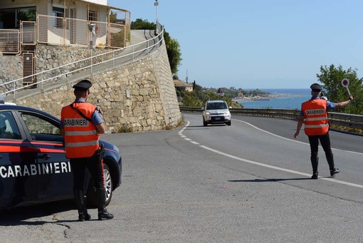 Pattuglione dei Carabinieri di Alassio, due arresti, patenti ritirate ed un locale chiuso