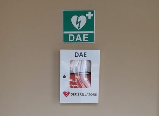 Dego, posizionato un defibrillatore tra la palestra e le scuole elementari