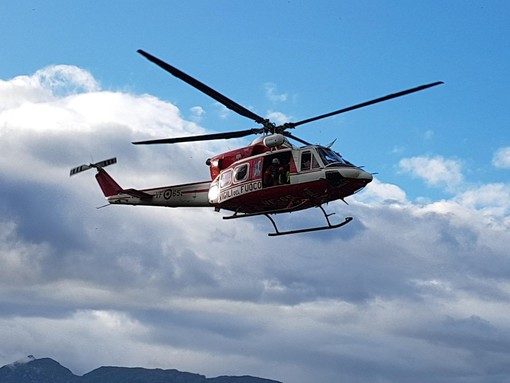 Crolla la soletta di un'abitazione a Urbe: due operai in codice rosso in elisoccorso