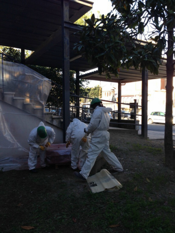 Albenga, al via alla rimozione del tetto in eternit delle scuole elementari di via degli Orti