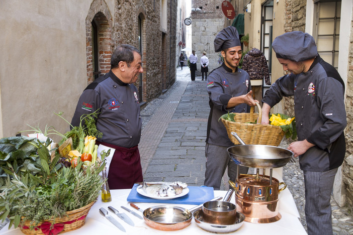 I giovani chef e maitre dei migliori istituti alberghieri a &quot;Itinerari di Liguria&quot; per presentare il progetto Expo-scuola 2015