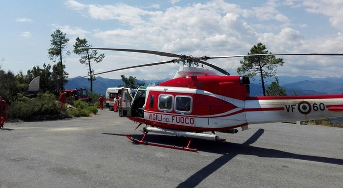 Biker soccorso nei boschi di Feglino: attivato l'elicottero Drago