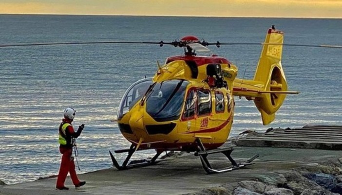 Noli, sub riemerge e ha un malore: trasportato in elicottero all'ospedale San Martino