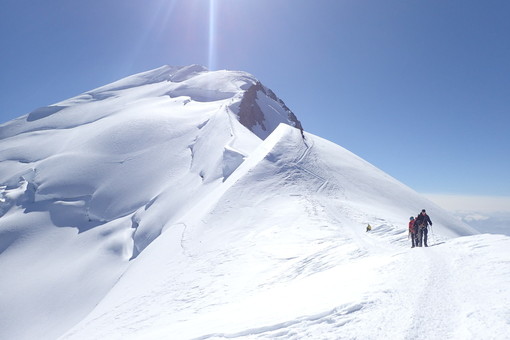 Dalla spiaggia ligure alla vetta del Monte Bianco: l'impresa di Matej Perkov