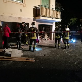 Borgio Verezzi, esplosione in un garage: un ferito al Santa Corona (FOTO e VIDEO)