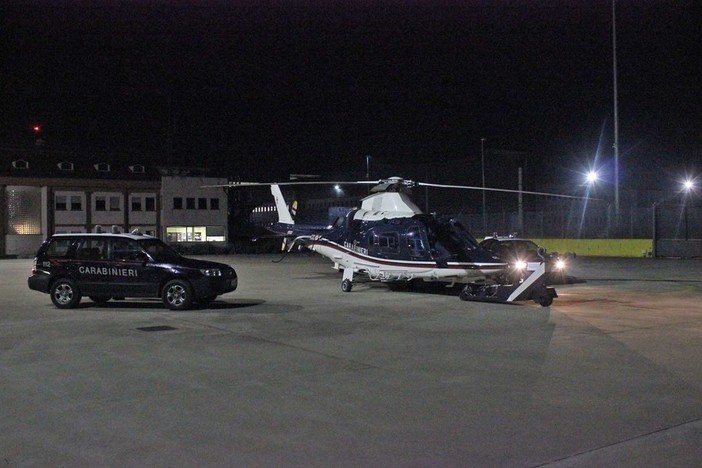 Savona, elicottero dei carabinieri sorvola nella notte la città: diverse le segnalazioni