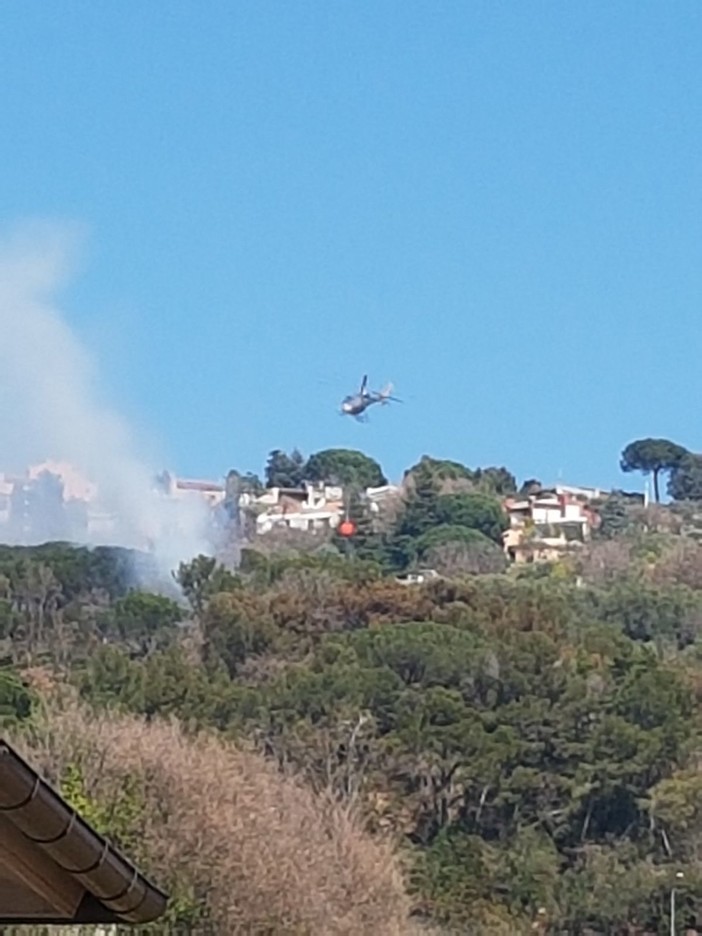 Finale Ligure, tornano a bruciare i boschi di San Bernardino