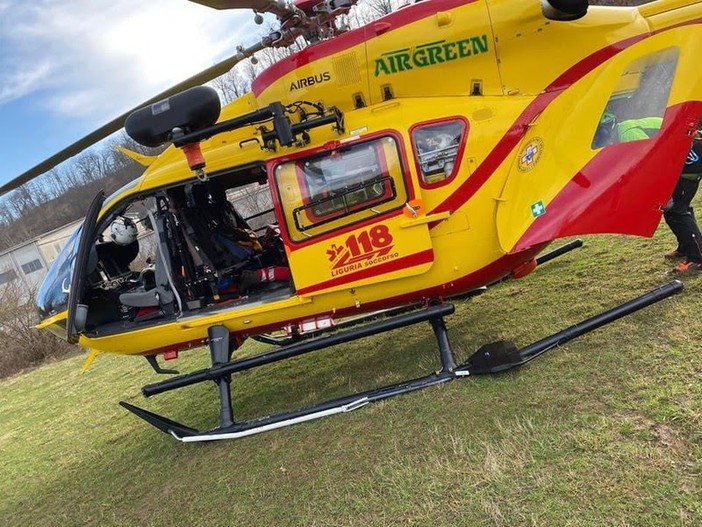 Biker cade a Castelvecchio: al Santa Corona in codice giallo con l’elisoccorso