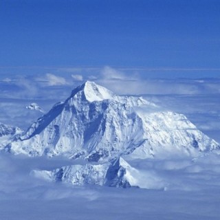 Il Nepal vieta la scalata dell'Everest in mountain bike a Vittorio Brumotti