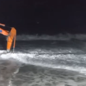 Celle, sale il livello del mare nel rio Ghiare: escavatori al lavoro nella notte (FOTO e VIDEO)