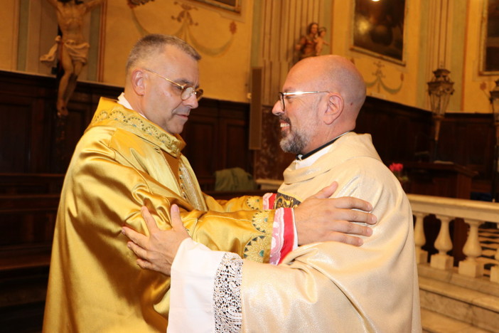 Monsignor Ennio Bezzone accolto nella parrocchia di Sant’Ambrogio ad Alassio