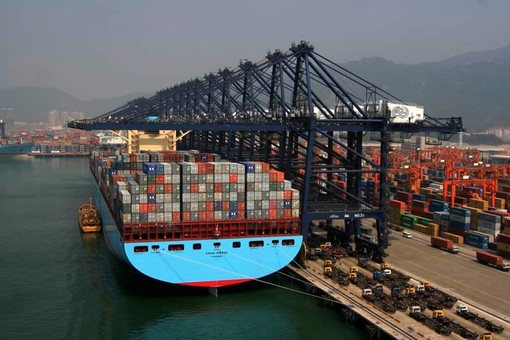 Emma Maersk, la più grande della flotta, tra i colossi che attraccheranno a Vado Ligure