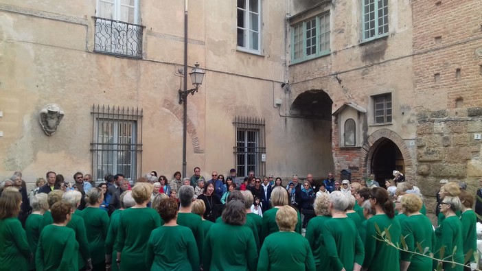 Le 50 splendide voci del coro femminile di Bangor incantano Albenga