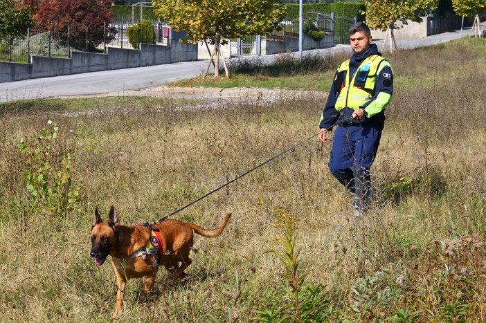 Carcare, esercitazione cinofila del coordinamento Protezione civile di Savona (FOTO)