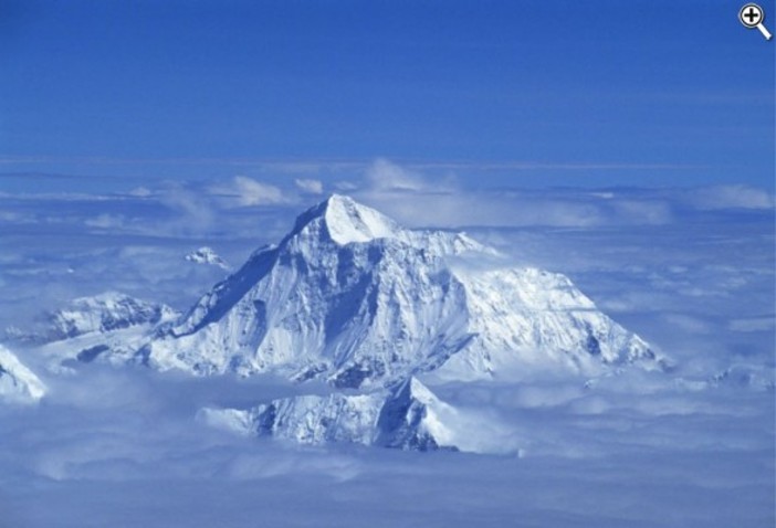 Il Nepal vieta la scalata dell'Everest in mountain bike a Vittorio Brumotti