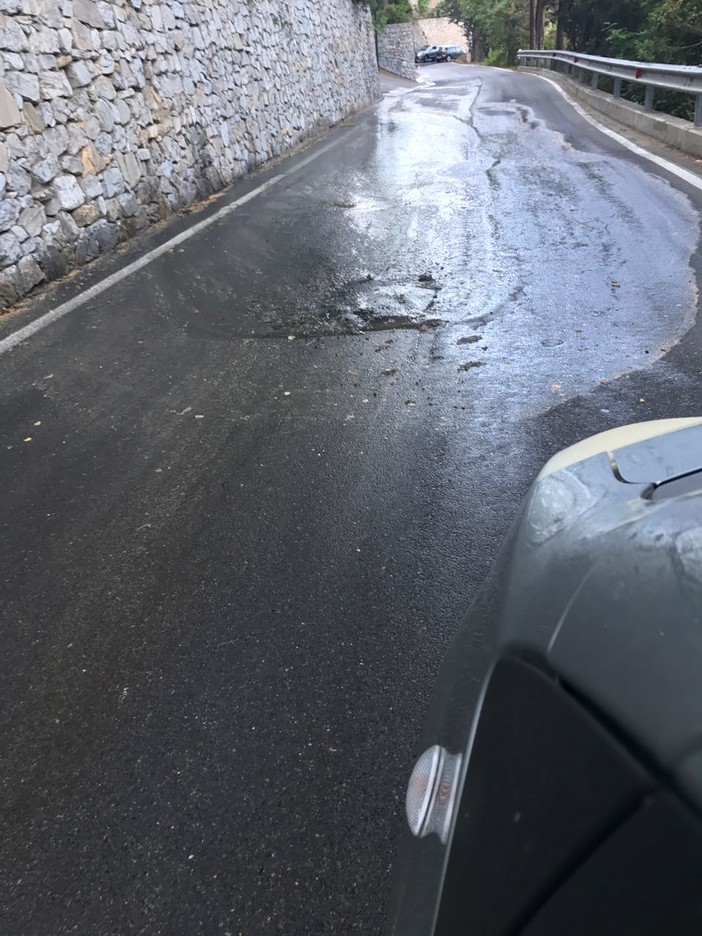 Finale Ligure: ancora una volta cede la fogna a San Bernardino (FOTO e VIDEO)