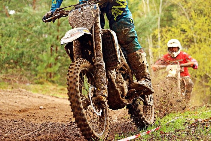 I colori di Alassio ai vertici nazionali di enduro: Davide Dall'Ava vince il campionato italiano con il Moto Club Alassio