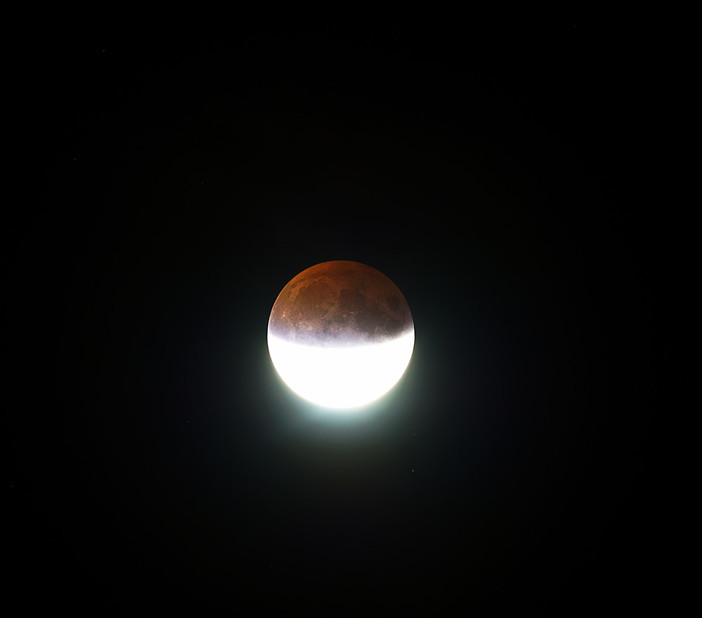 Martedì 25 ottobre ci sarà un'eclissi, ecco quando e come vederla