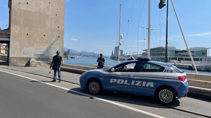 Savona, fermato per un controllo risulta irregolare: rimpatriato uno straniero