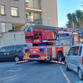 Savona, fuga di gas in Largo Tissoni: vigili del fuoco mobilitati (FOTO)