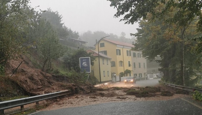 Maltempo, frana sulla strada provinciale del Cadibona (FOTO)