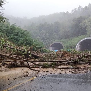 Maltempo, frana sulla A26, chiuso il tratto tra Masone e Ovada