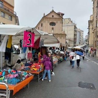 Cala il numero dei banchi, il Comune di Savona riorganizza la fiera di Natale e quella di Santa Rita