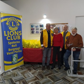 Il Lions Club Spotorno Noli Bergeggi Vezzi Portio dona 9 quintali di generi alimentari all’Associazione &quot;Il Melograno&quot;