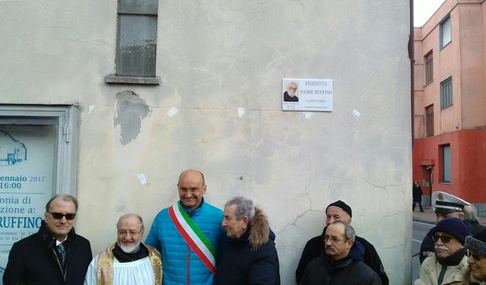 Finale Ligure, intitolata a Padre Ruffino la piazzetta antistante la Chiesa dei Cappuccini (FOTO e VIDEO)