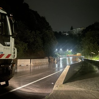 Frana sull'Aurelia a Celle, riaperta la strada: posizionato un senso unico alternato