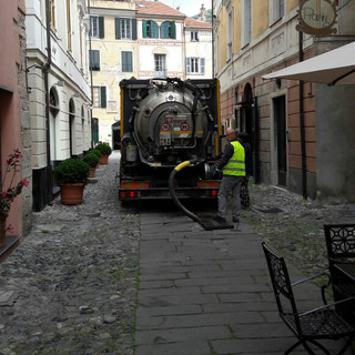 Finalborgo: esplode fognatura in via San Rocco