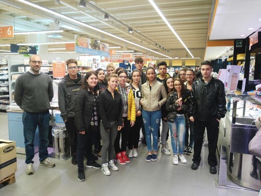 Cairo, gli studenti Istituto Tecnico visitano il Superstore Conad