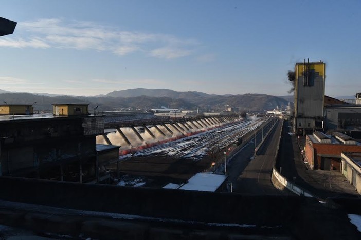 Italiana Coke: demolita la linea sospesa dei vagonetti a Bragno (FOTO e VIDEO)