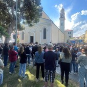 A Diano Marina ultimo saluto in musica a Valerio Abbo il cantante-albergatore morto in un incidente sulla A10