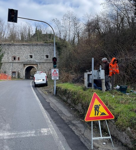 Altare, sostituite le centraline di gestione dell'impianto semaforico del forte (FOTO)