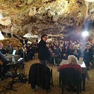 Una vita di soddisfazioni e successi: presentato &quot;Io Amo&quot;, il libro del cantautore alassino Franco Fasano