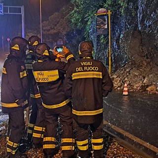 Savona, frana in Lungomare Matteotti: vigili del fuoco e polizia locale sul posto (FOTO)