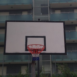 Albenga, ripristinato canestro da basket in piazza Tortora