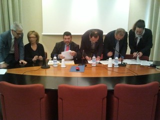 Il momento della firma