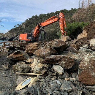 Frana su Lungomare Europa a Varazze, il sindaco: &quot;Presto fare valutazioni sulla riapertura&quot;