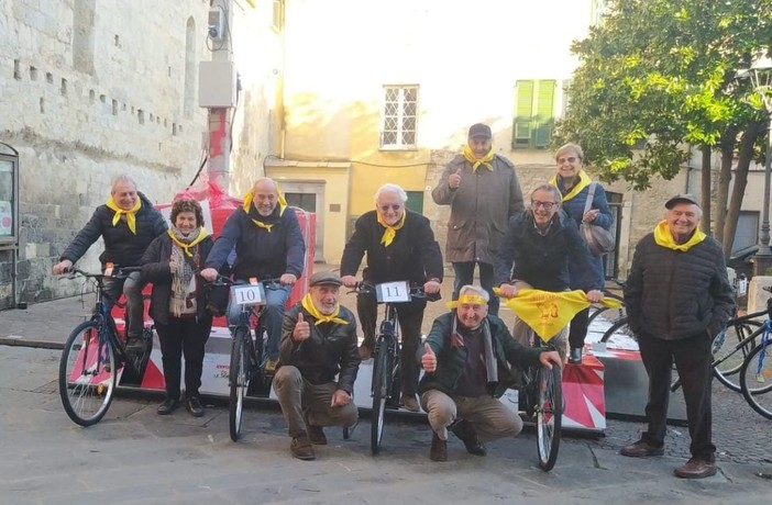 Anche i Fieui di caruggi pedalano per Albenga s'illumina d'immenso (FOTO)