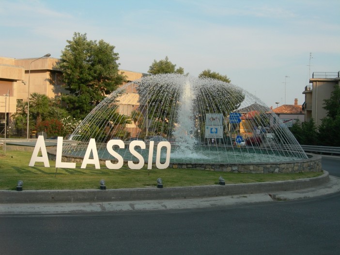 Alassio, il tubone fa crack (troppa audience?) Trentamila persone senz'acqua