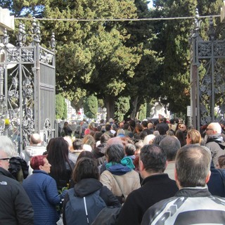 Savona, in tanti per l'ultimo commosso saluto a Marco Marras Casu in arte &quot;Penelope Please&quot; (FOTO)