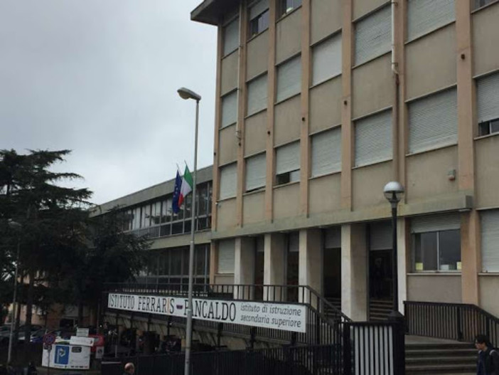 Gabriele, studente Ferraris Pancaldo scrive al Ministro Azzolina: &quot;La scuola è il calore delle persone che si incontrano ogni giorno&quot;